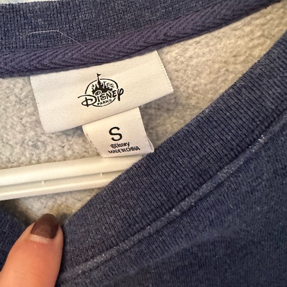 Disneyland embroidered crew neck size small - Picture 2 of 3